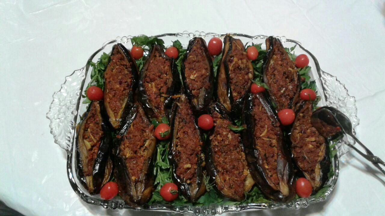Dolmeh bademjan, les aubergines farcies